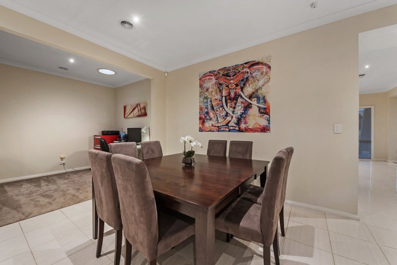 Photo - 49 Tuross Crescent, South Morang VIC 3752 - Image 7