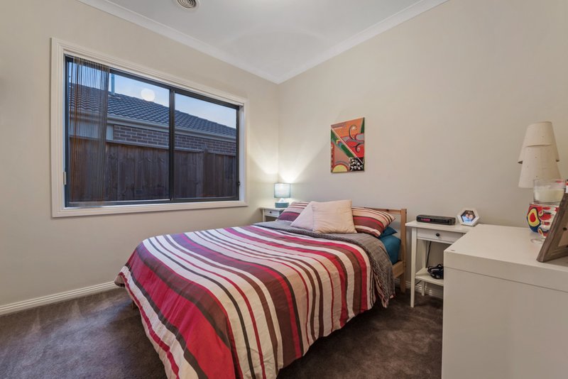 Photo - 49 Tuross Crescent, South Morang VIC 3752 - Image 13