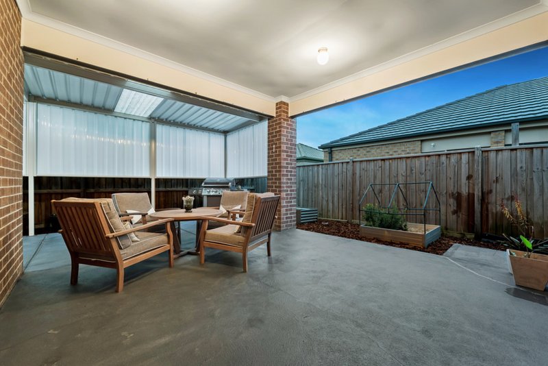 Photo - 49 Tuross Crescent, South Morang VIC 3752 - Image 16