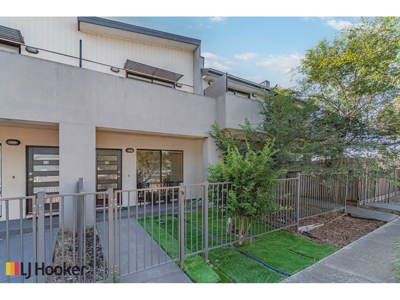 Photo - 49 Valiant Crescent, Craigieburn VIC 3064 - Image 2