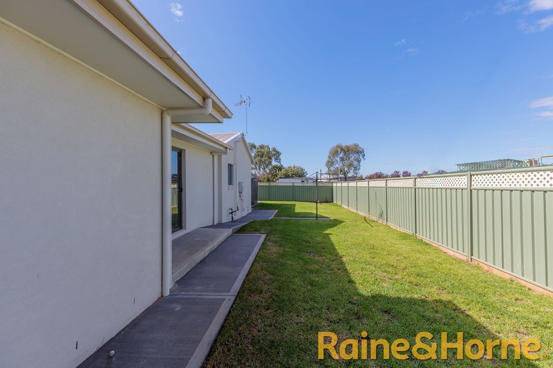 Photo - 49 Violet Circuit, Dubbo NSW 2830 - Image 11