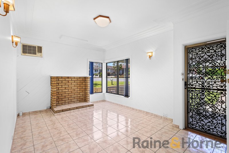 Photo - 49 Waminda Avenue, Campbelltown NSW 2560 - Image 2