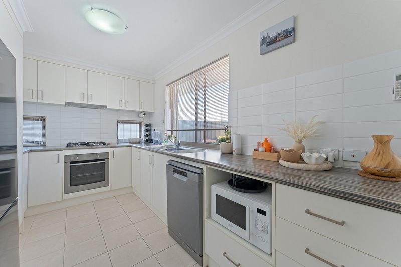 Photo - 4/9 Wattlebird Way, Baldivis WA 6171 - Image 11