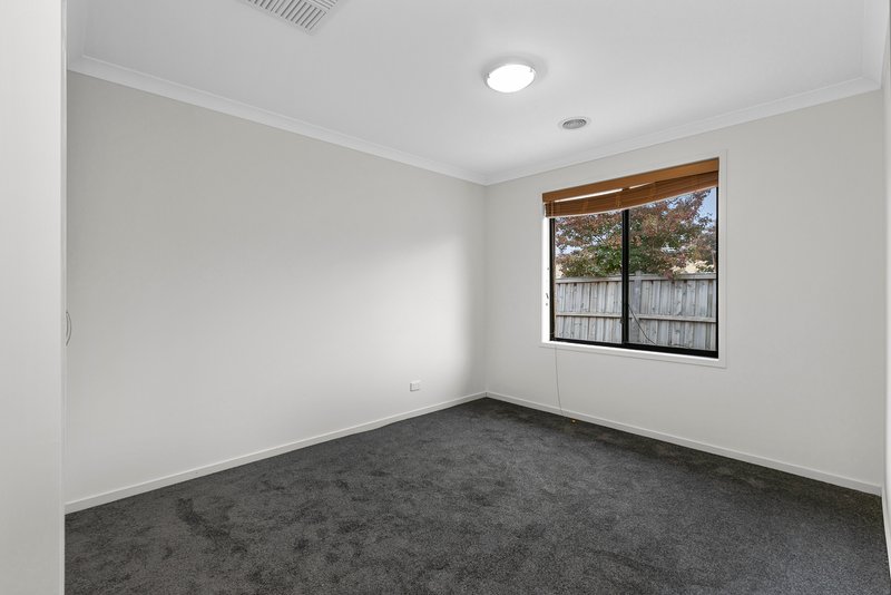 Photo - 49 Waves Drive, Point Cook VIC 3030 - Image 17
