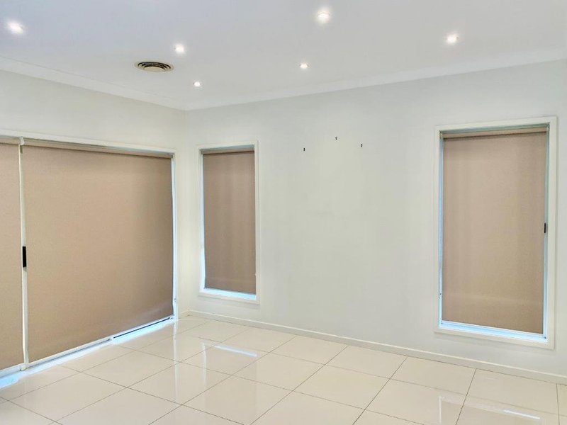 Photo - 49 Willowbank Crescent, Canley Vale NSW 2166 - Image 2