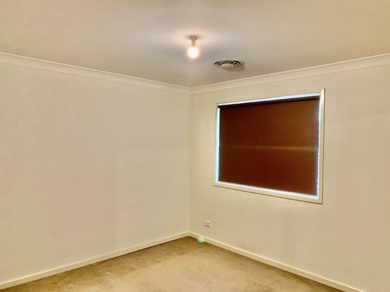 Photo - 49 Willowbank Crescent, Canley Vale NSW 2166 - Image 6