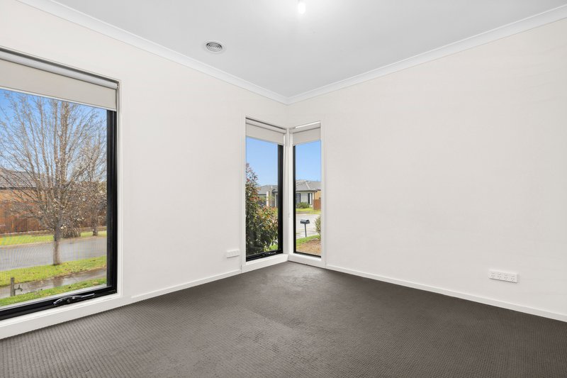 Photo - 49 Wurrook Circuit, North Geelong VIC 3215 - Image 8