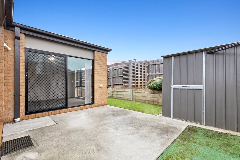 Photo - 49 Wurrook Circuit, North Geelong VIC 3215 - Image 11