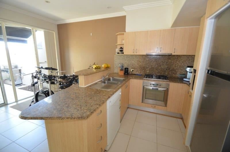 Photo - 49/103 Salerno Street, Surfers Paradise QLD 4217 - Image 4