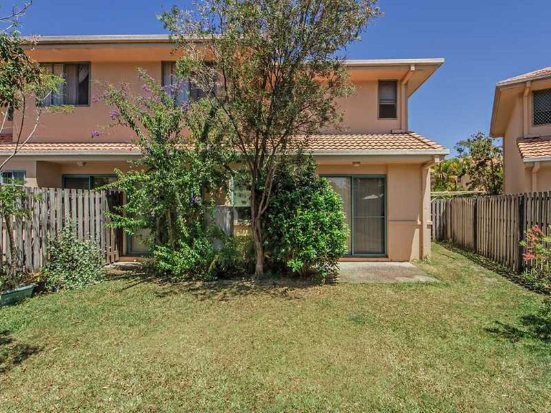 Photo - 4/92 Guineas Creek Road, Currumbin Waters QLD 4223 - Image 2