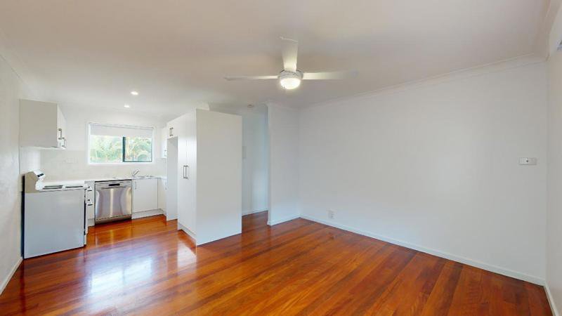 Photo - 4/92 Sarawak Avenue, Palm Beach QLD 4221 - Image 2
