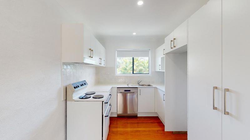 Photo - 4/92 Sarawak Avenue, Palm Beach QLD 4221 - Image 3