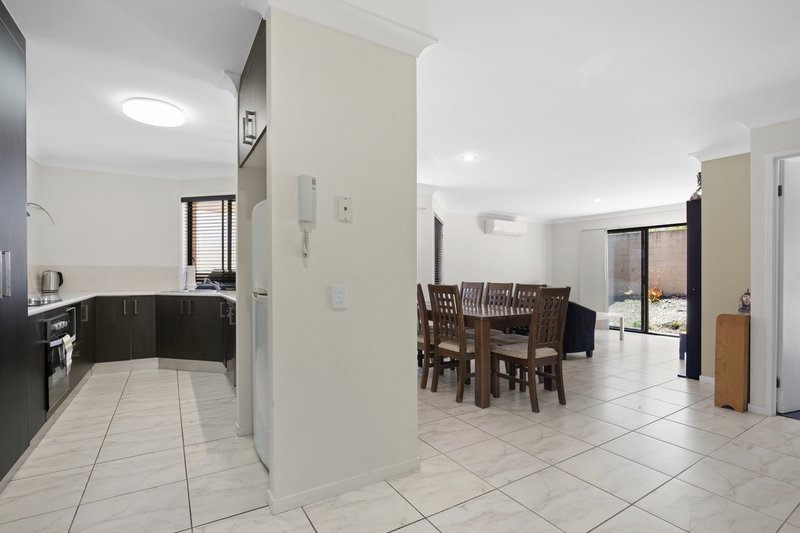 Photo - 49/24 Amsonia Court, Arundel QLD 4214 - Image 4