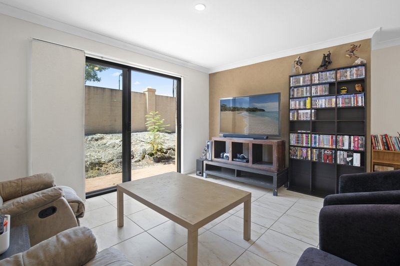 Photo - 49/24 Amsonia Court, Arundel QLD 4214 - Image 5