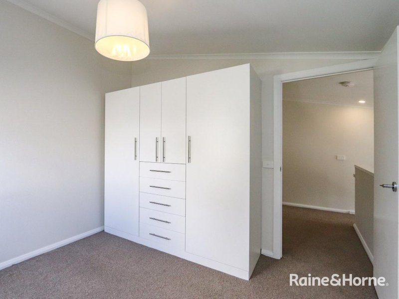 Photo - 4/94 Havannah Street, Bathurst NSW 2795 - Image 4