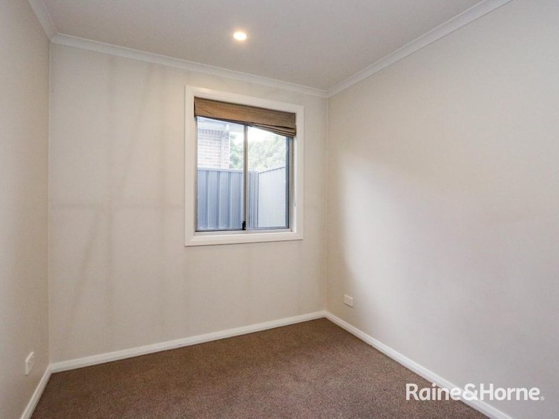 Photo - 4/94 Havannah Street, Bathurst NSW 2795 - Image 6