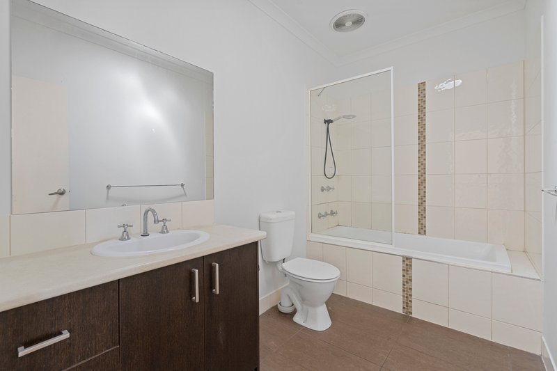 Photo - 4/958-960 Plenty Road, South Morang VIC 3752 - Image 12