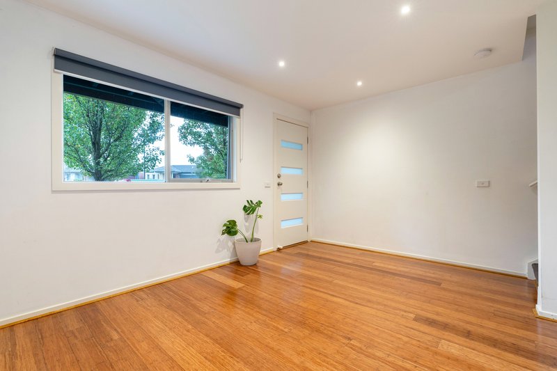 Photo - 49/60 Cradle Mountain Drive, Craigieburn VIC 3064 - Image 3