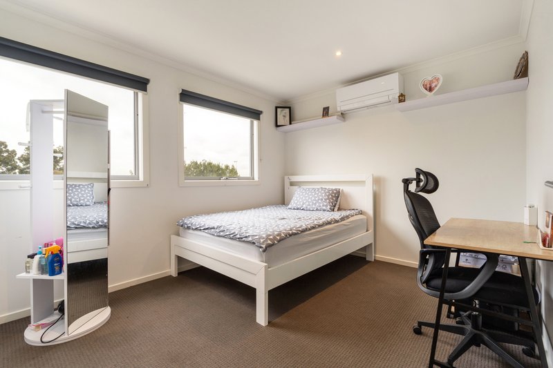 Photo - 49/60 Cradle Mountain Drive, Craigieburn VIC 3064 - Image 9