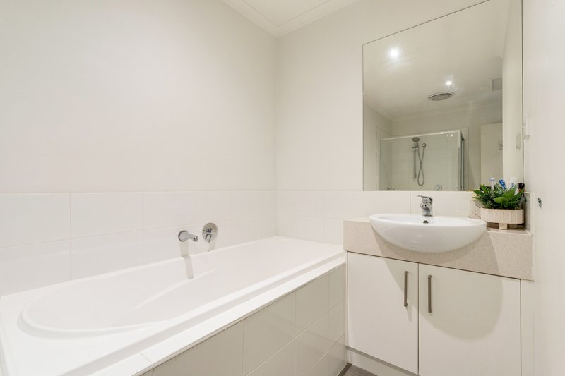 Photo - 49/60 Cradle Mountain Drive, Craigieburn VIC 3064 - Image 10
