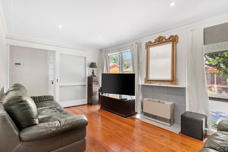 Photo - 4/98-100 Mount Pleasant Road, Nunawading VIC 3131 - Image 3