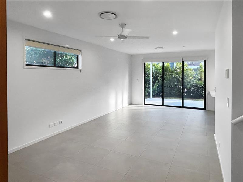Photo - 49/8 Ben Dalley Drive, Helensvale QLD 4212 - Image 4