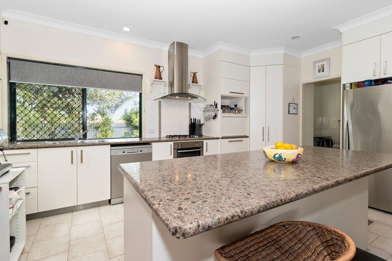 Photo - 498 Boat Harbour Drive, Torquay QLD 4655 - Image 2