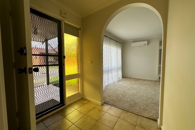 Photo - 4/99-103 Cairns Road, Hampton Park VIC 3976 - Image 5