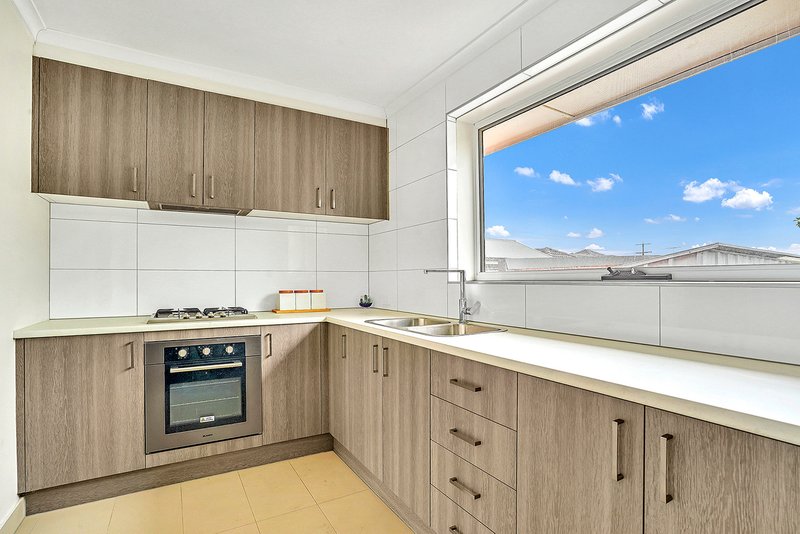 Photo - 4/990-992 Heatherton Road, Noble Park VIC 3174 - Image 2