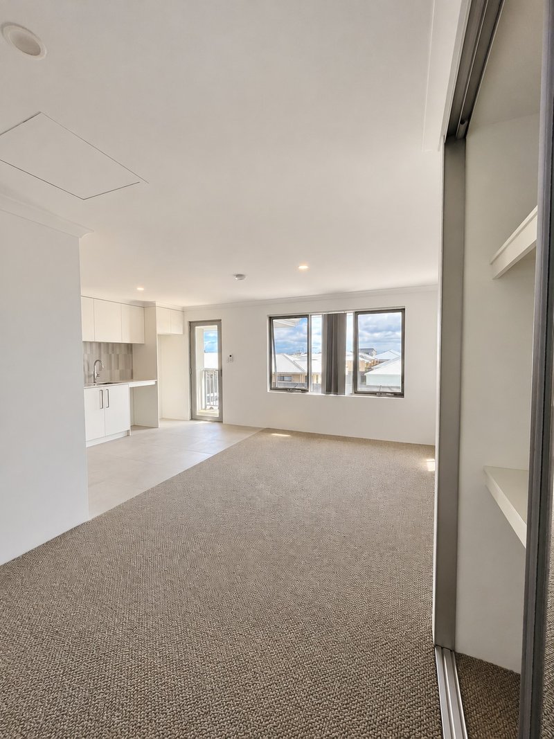 Photo - 49A Alabaster Approach, Jindalee WA 6036 - Image 3