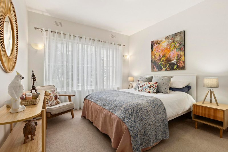 Photo - 4/9A Fordholm Road, Hawthorn VIC 3122 - Image 2