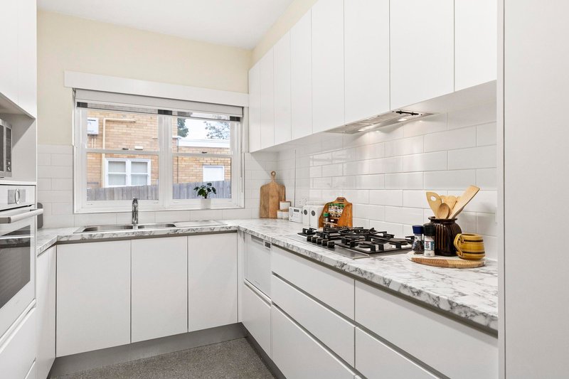 Photo - 4/9A Fordholm Road, Hawthorn VIC 3122 - Image 3