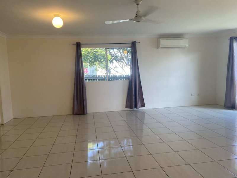 Photo - 4a & 4b Russell Street, Bowen QLD 4805 - Image 9