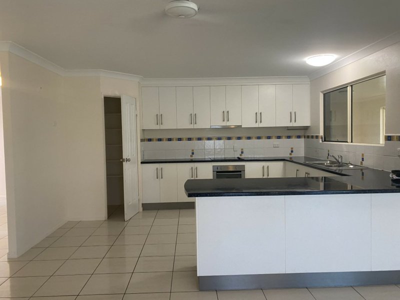 Photo - 4a & 4b Russell Street, Bowen QLD 4805 - Image 11