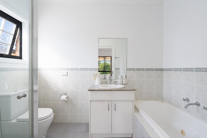 Photo - 4A Berkeley Street, Peakhurst Heights NSW 2210 - Image 10