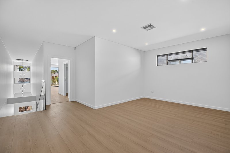 Photo - 4a Bunbury Road, Macquarie Fields NSW 2564 - Image 13