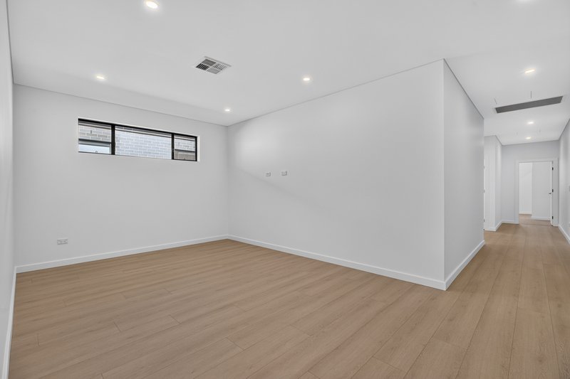 Photo - 4a Bunbury Road, Macquarie Fields NSW 2564 - Image 14