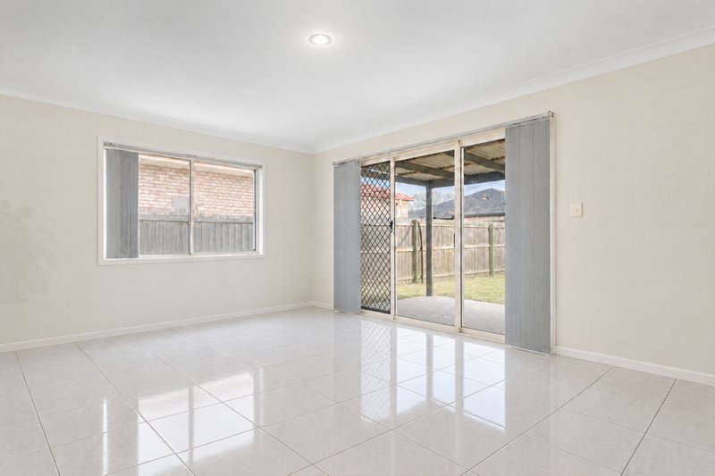 Photo - 4A Coolabah Crescent, Bridgeman Downs QLD 4035 - Image 3