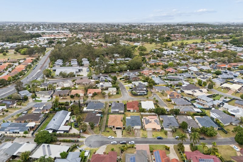 Photo - 4A Coolabah Crescent, Bridgeman Downs QLD 4035 - Image 8