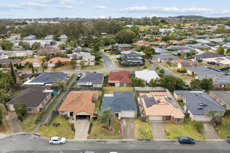 Photo - 4A Coolabah Crescent, Bridgeman Downs QLD 4035 - Image 9