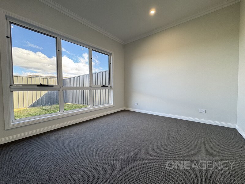 Photo - 4a Crestwood Drive, Goulburn NSW 2580 - Image 5