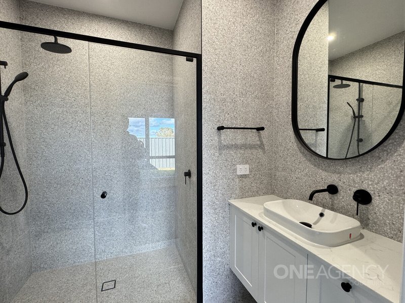 Photo - 4a Crestwood Drive, Goulburn NSW 2580 - Image 6