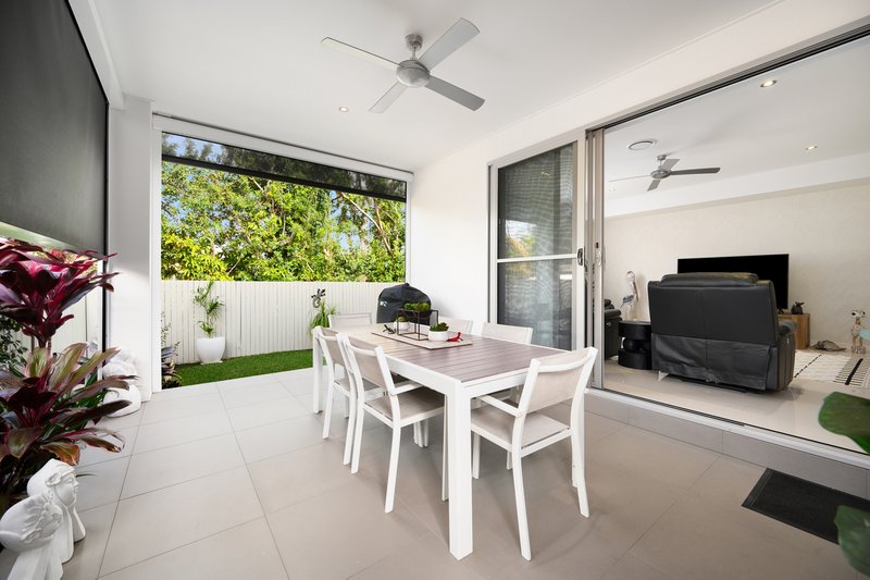 Photo - 4A Drake Avenue, Paradise Point QLD 4216 - Image 8