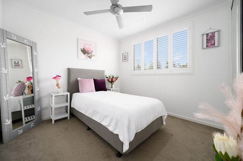 Photo - 4A Drake Avenue, Paradise Point QLD 4216 - Image 19