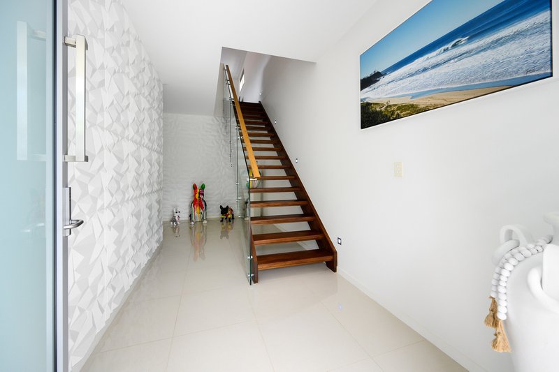 Photo - 4A Drake Avenue, Paradise Point QLD 4216 - Image 20