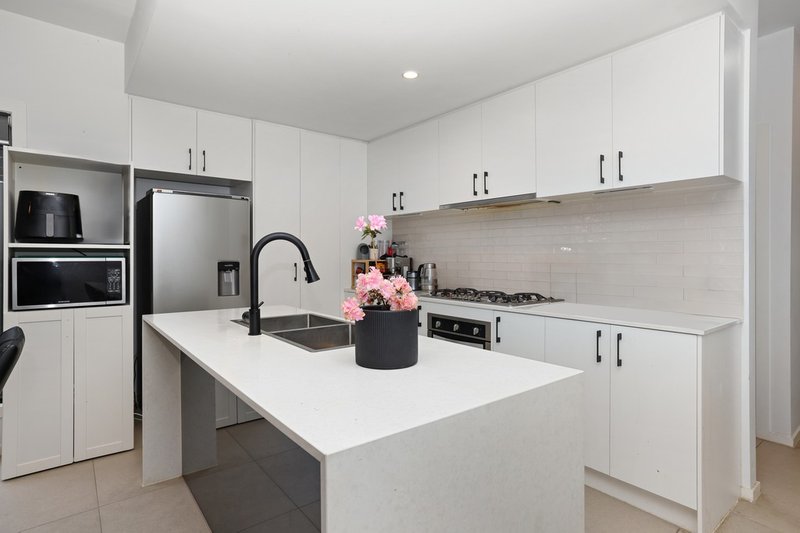 Photo - 4A Eildon Avenue, Manor Lakes VIC 3024 - Image 2