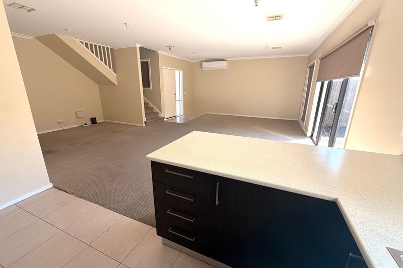 Photo - 4A Jason Place, Hampton Park VIC 3976 - Image 5