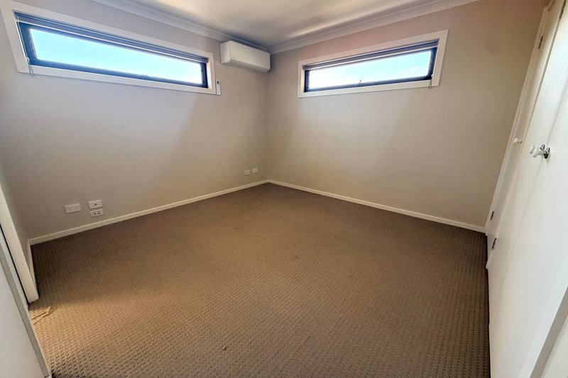 Photo - 4A Jason Place, Hampton Park VIC 3976 - Image 6