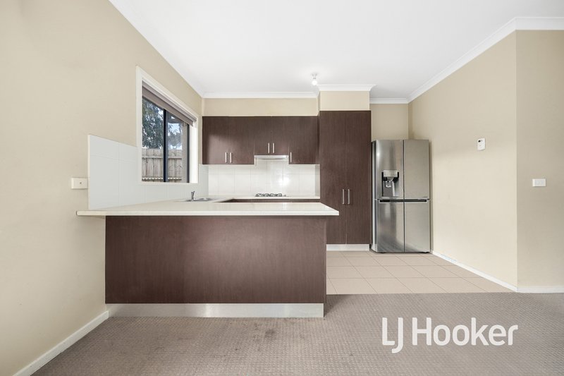 Photo - 4A Jason Place, Hampton Park VIC 3976 - Image 4