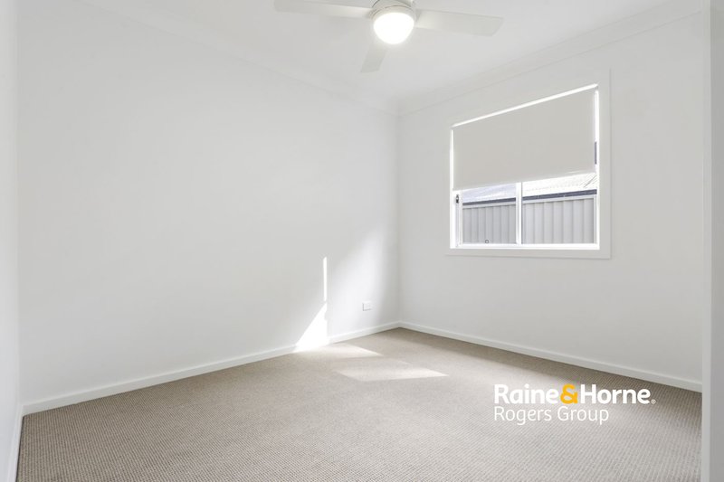 Photo - 4a Lakeshore Avenue, Kingfisher Shores NSW 2259 - Image 6